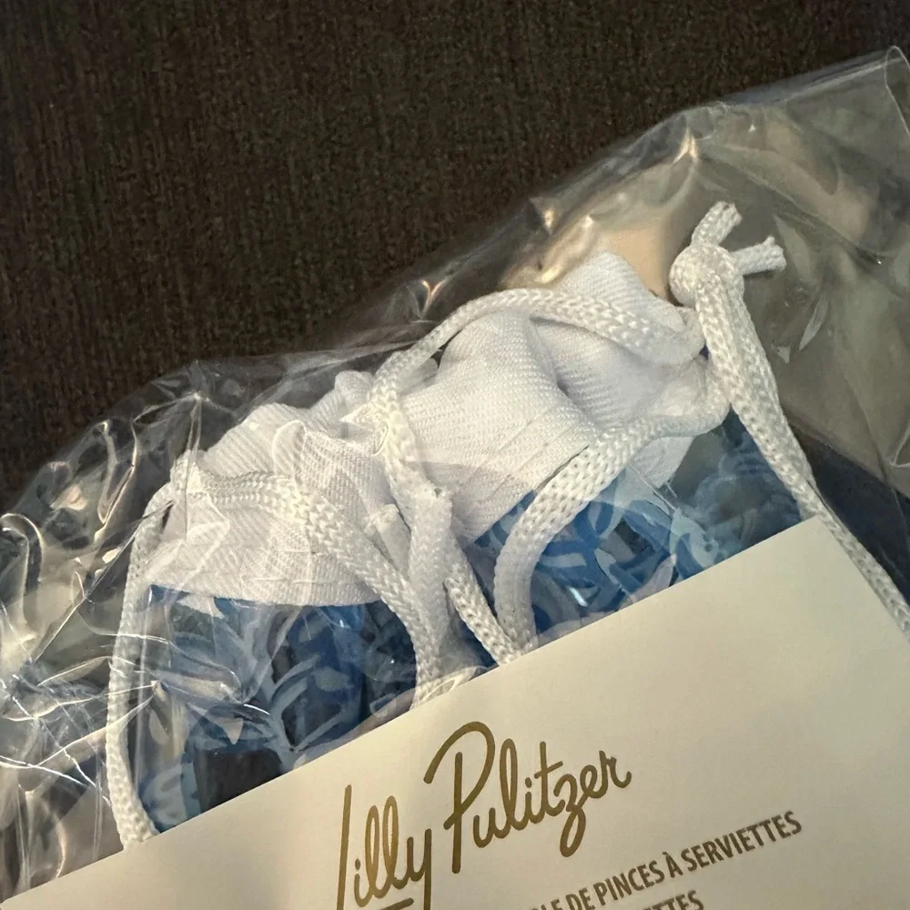 NWT LILLY PULITZER GWP TOWEL CLIP SET 4 TOWEL CLIPS RESORT WHITE TALL TALES
